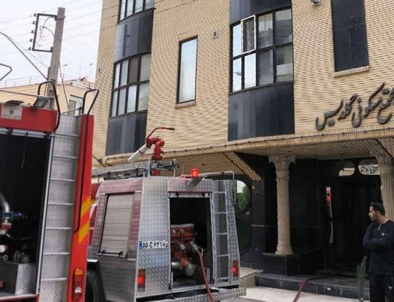 مهار آتش‌سوزی مهیب یک مجتمع مسکونی در کرمان