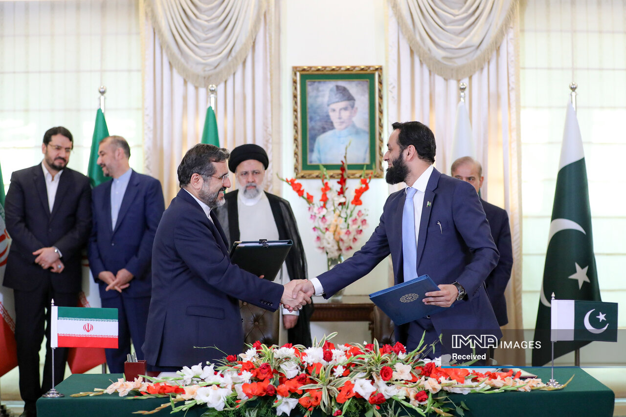 وقتی «فرهنگ» در میدان «دیپلماسی» قد عَلَم میکند