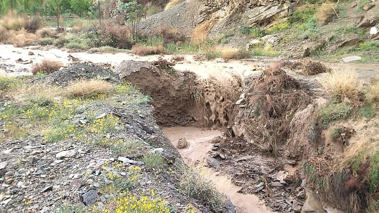 تداوم بارشها در اصفهان تا چهارشنبه /جریان سیلاب در نطنز و آبگرفتگی در بعضی محورهای استان
