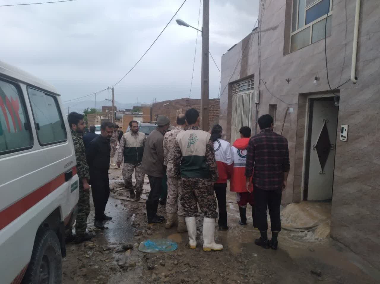 تخلیه آب از منازل در روستای ده جمال شهرستان بهاباد یزد+ تصاویر