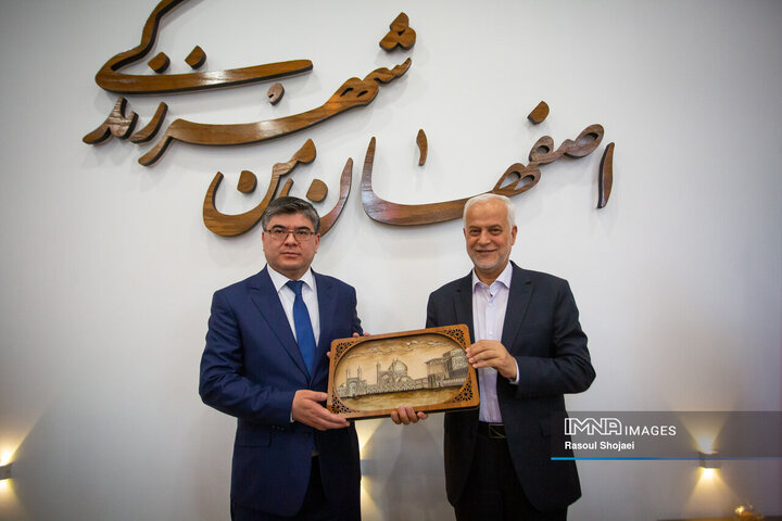 دیدار شهردار اصفهان و سفیر ازبکستان در ایران