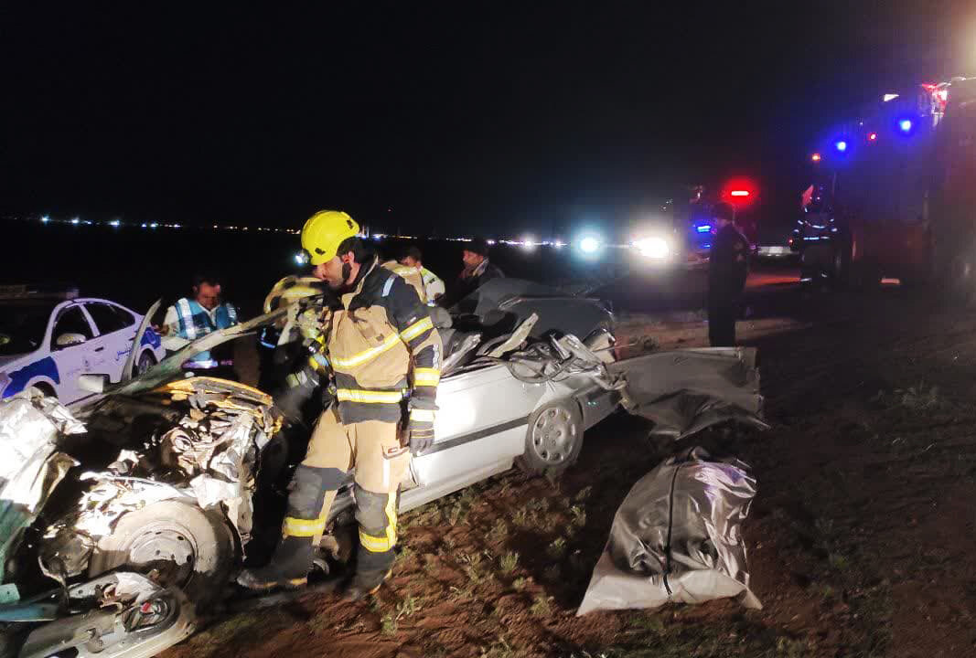 تصادف پژو پارس با کامیون در قزوین یک‌کشته برجای گذاشت