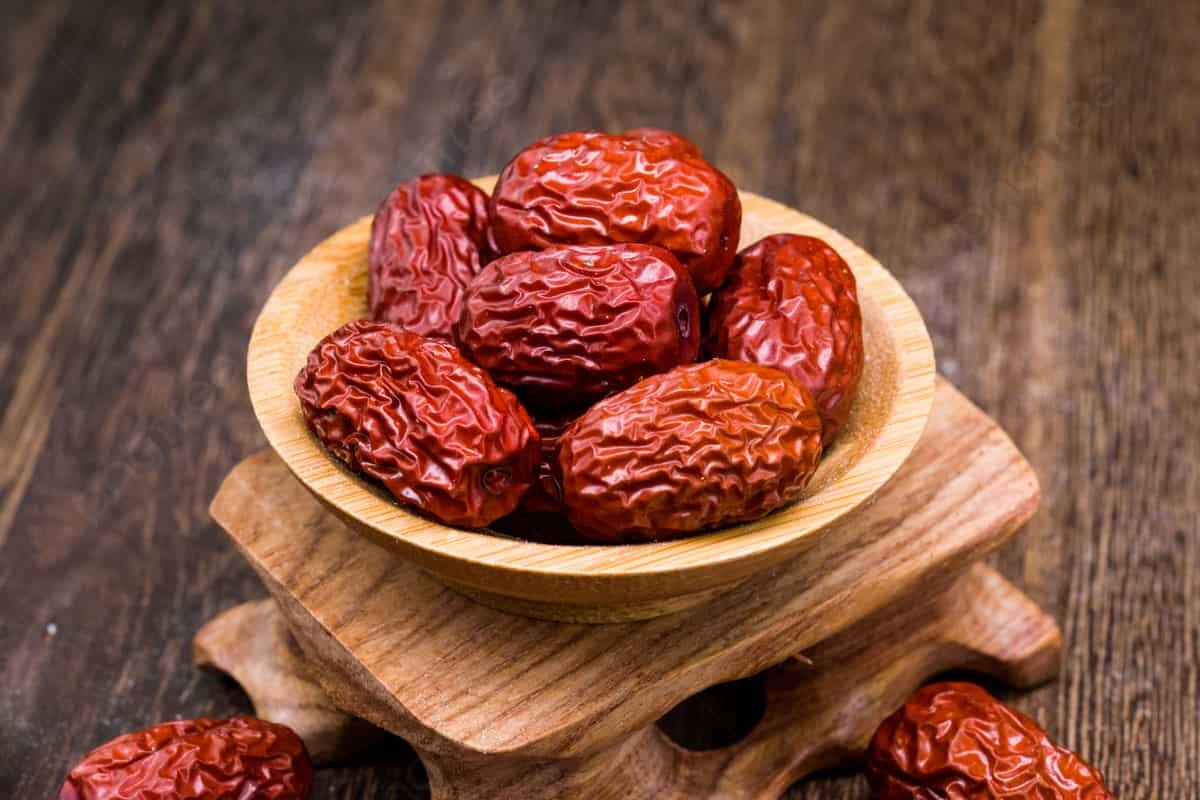 مهمترین خواص عناب برای مردان و زنان + خواص جوشانده و مضرات عناب