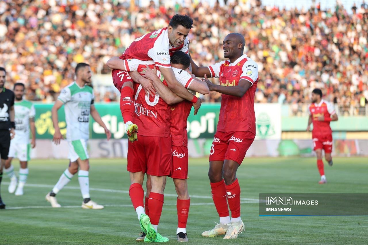 برخی داوران به نفع پرسپولیس سوت میزنند