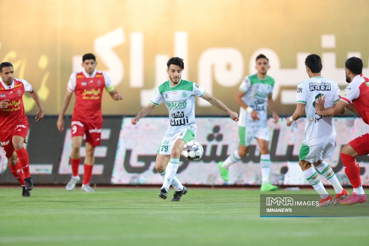 برخی داوران به نفع پرسپولیس سوت میزنند