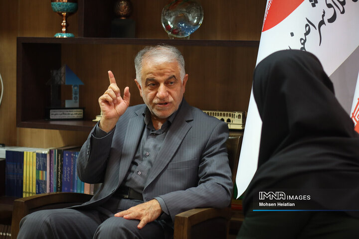 نورصالحی: توسعه نامتوازن خدمات شهری از عوامل اصلی ترافیک در اصفهان است نورصالحی: توسعه نامتوازن خدمات شهری از عوامل اصلی ترافیک در اصفهان است