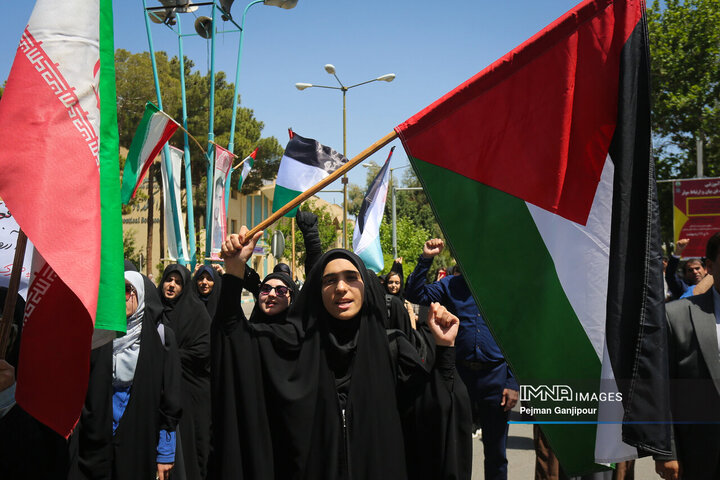 تجمع دانشجویان دانشگاه اصفهان در حمایت از جنبش دانشگاه های آمریکا