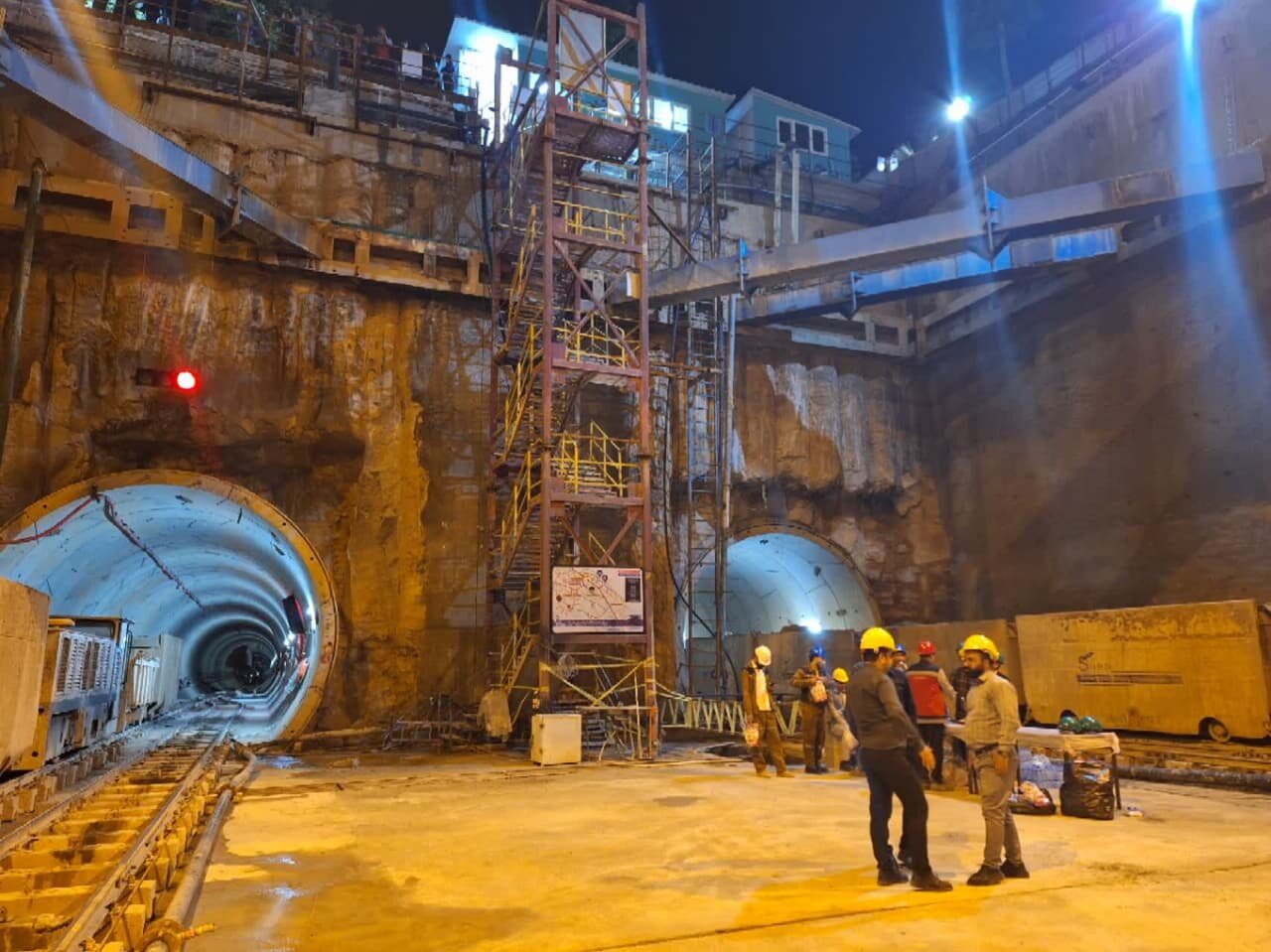 فاز دوم خط ۲ مترو ؛ چهارمین بازدید شبانه مدیریت شهری شیراز