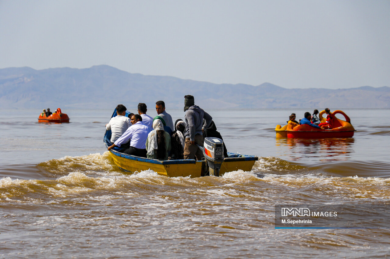 فیلم| حال خوش مردم در جوار دریاچه ارومیه