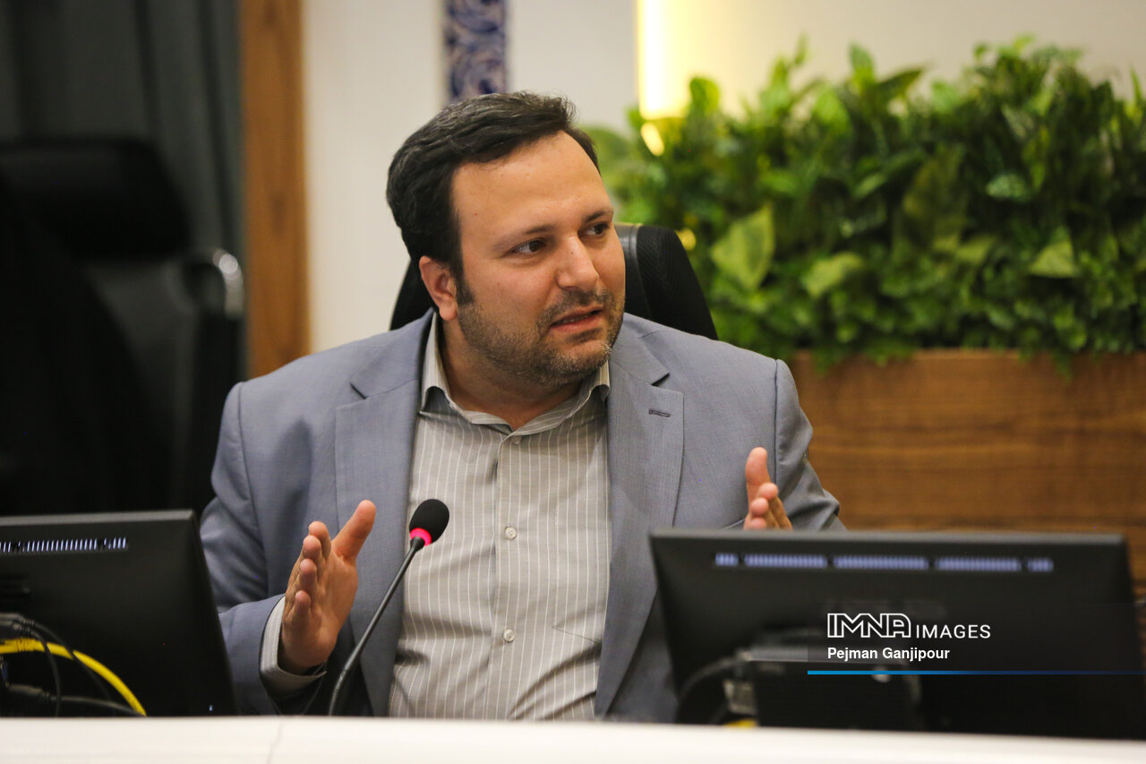 تقدیر از آتشنشانان در صحن علنی شورای شهر اصفهان