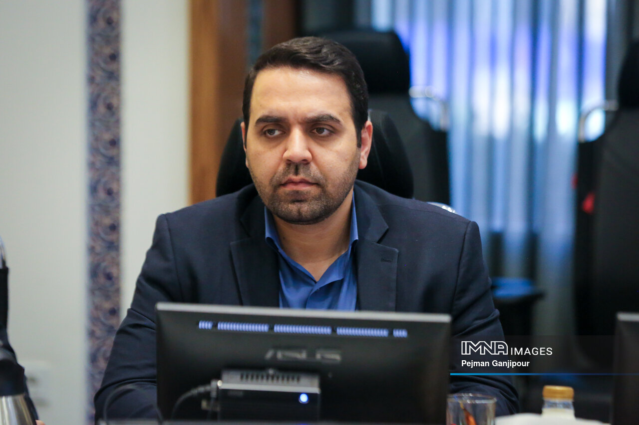 بررسی احداث، تجهیز و بهرهبرداری مشارکتی زمینهای روباز ورزشی در محلات شهر اصفهان