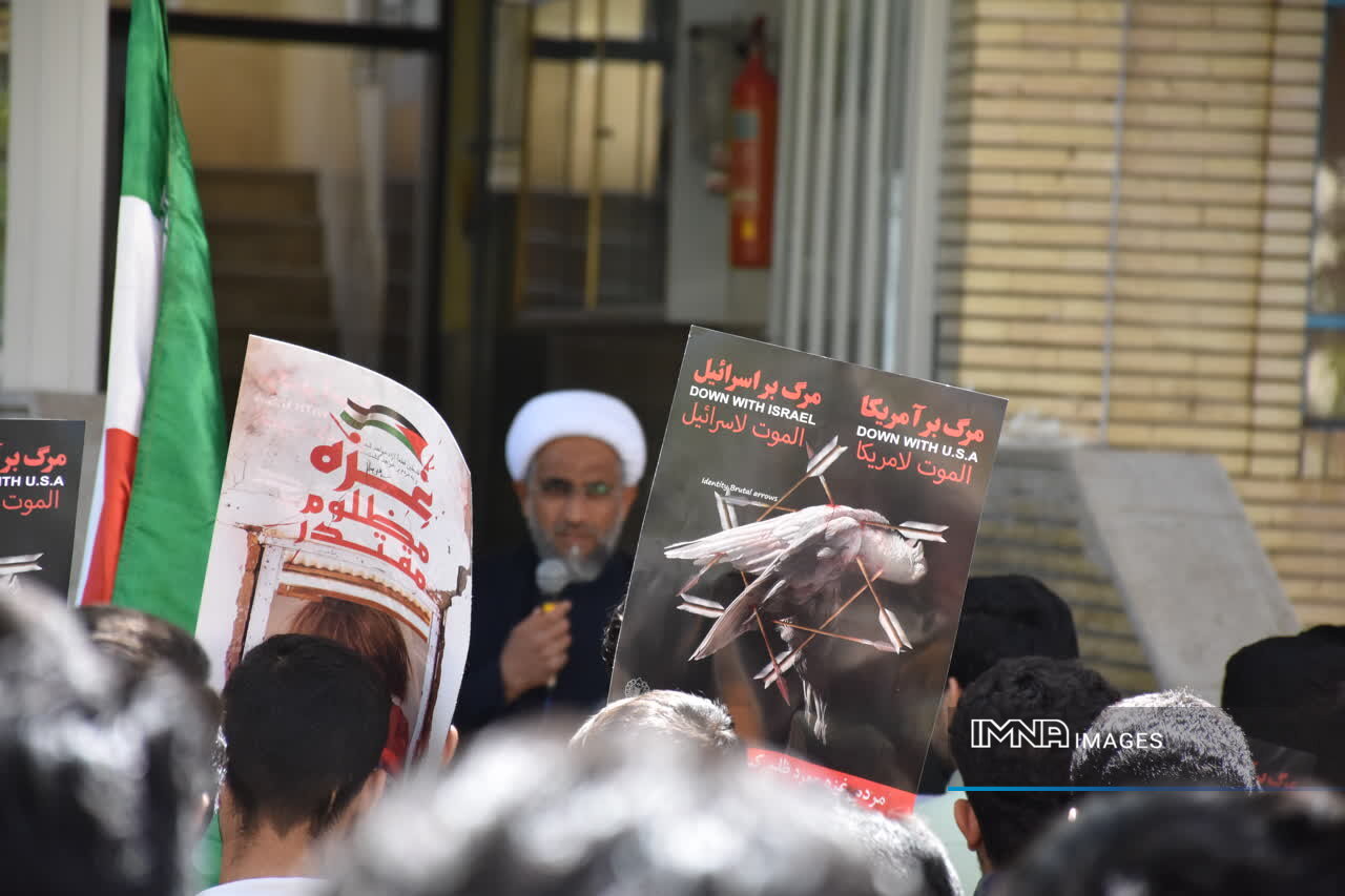 تجمع دانشجویان بام ایران در حمایت از خیزش جهانی دانشجویی+ تصاویر