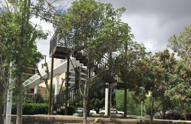 پیشرفت ۸۵ درصدی عملیات احداث پل عابر پیاده خیابان آبشار + فیلم