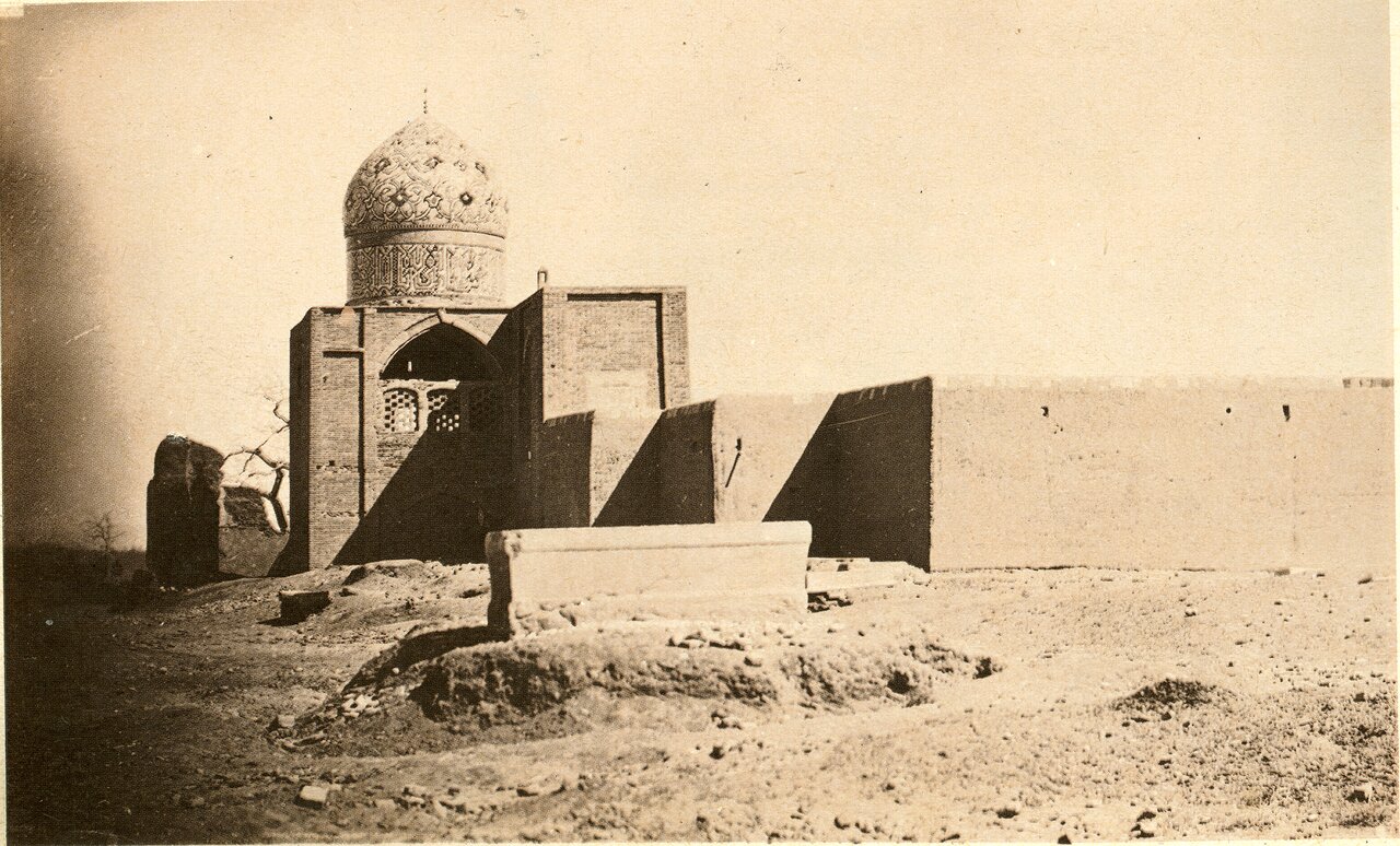 تکیه خاتونآبادی، نقش جهانی کوچک در دل تخت فولاد