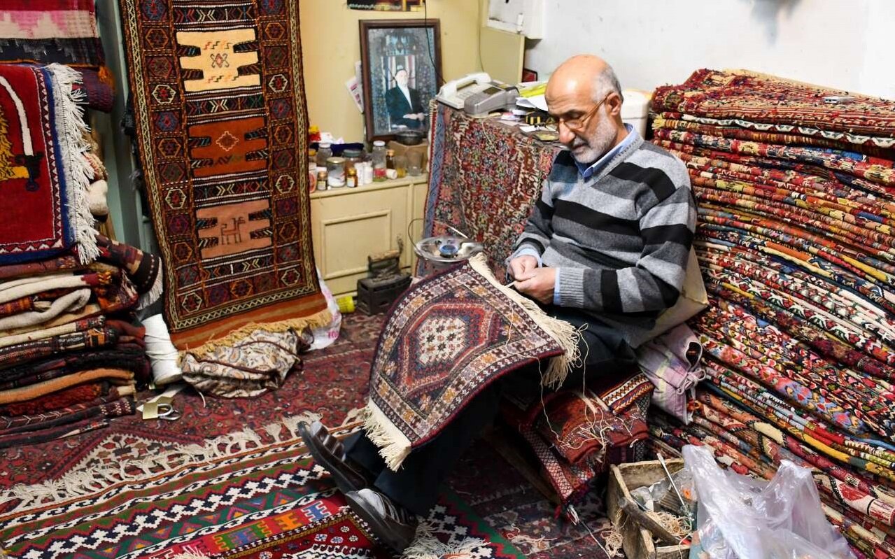 فرش، سفیر فرهنگی ایرانیان در دنیا/ هنرمندانی که رج به رج عشق می‌بافند