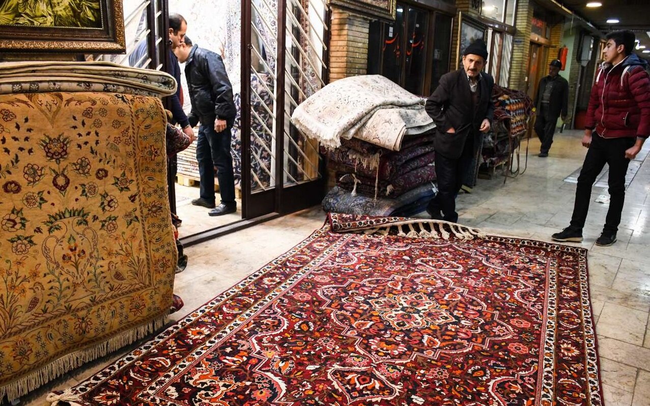 فرش، سفیر فرهنگی ایرانیان در دنیا/ هنرمندانی که رج به رج عشق میبافند