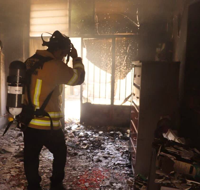 نجات ۲ شهروند در آتش‌سوزی منزل مسکونی در رشت