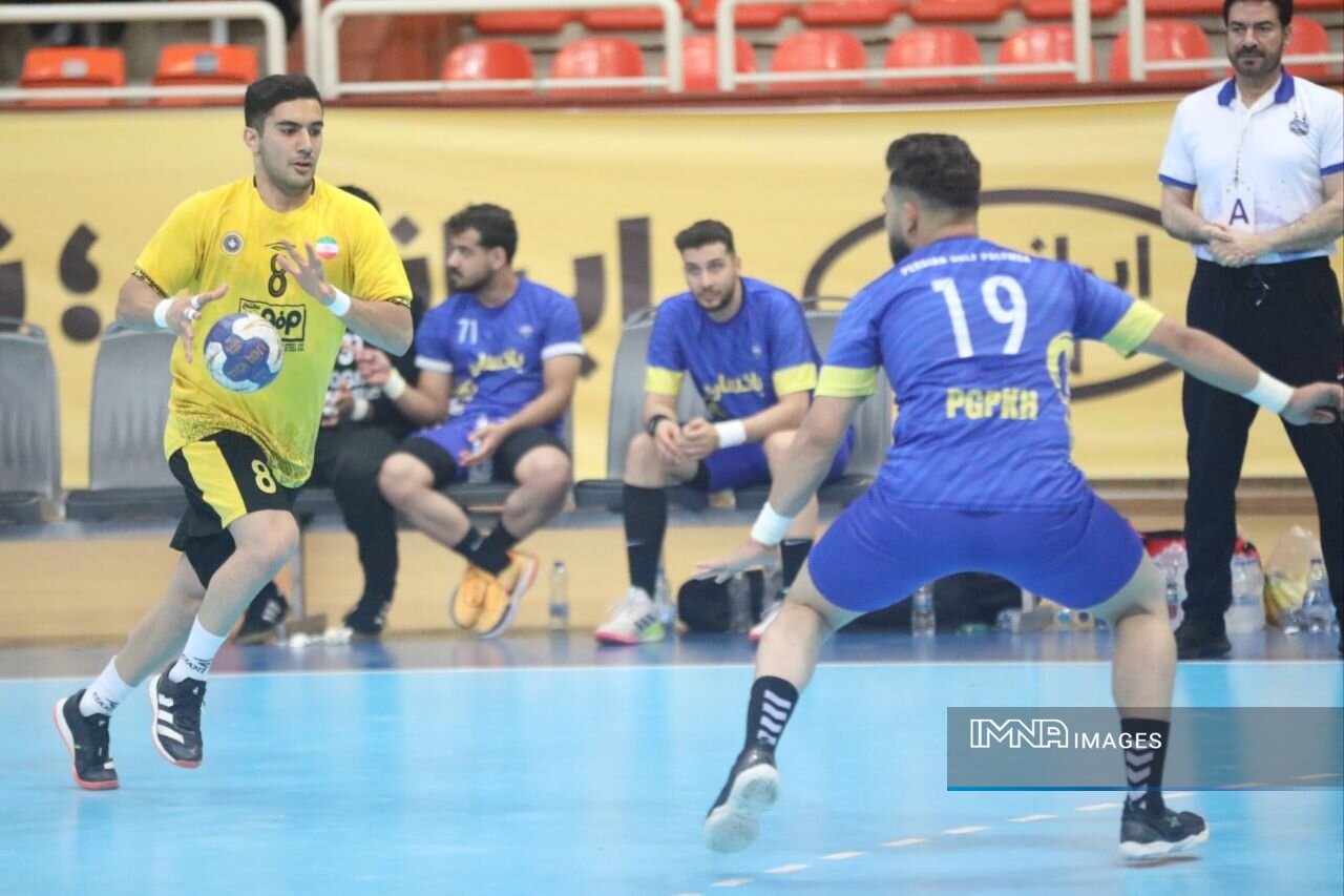 تلاش برای رسیدن به سکو