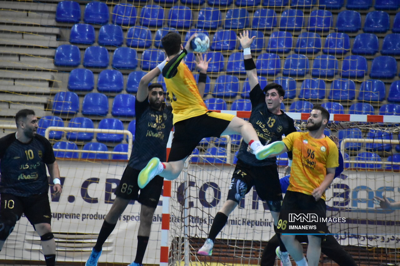 تلاش برای رسیدن به سکو