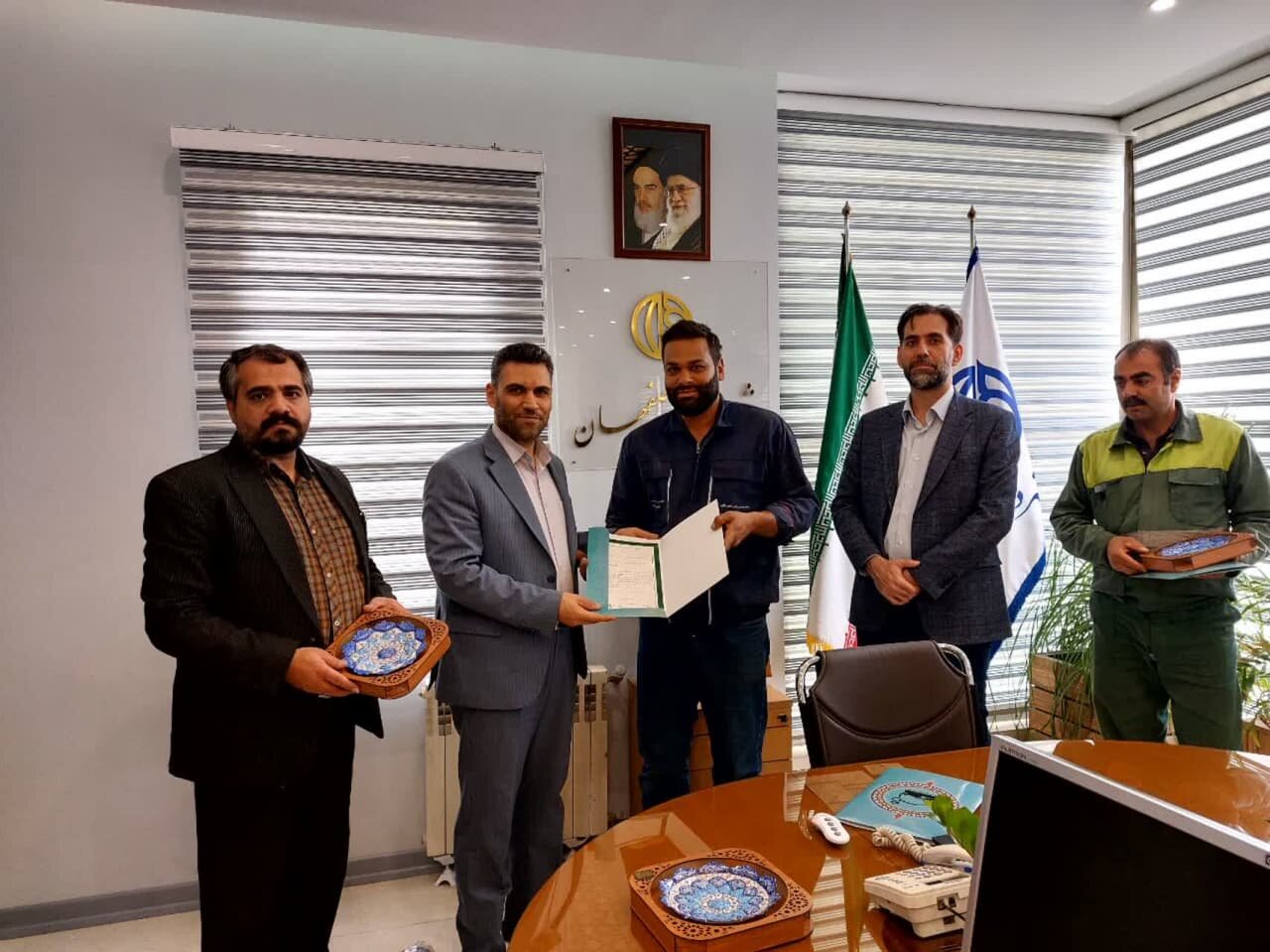 فعالیت کارگران سرزندگی و زیبایی را به شهر و شهروند هدیه میدهد