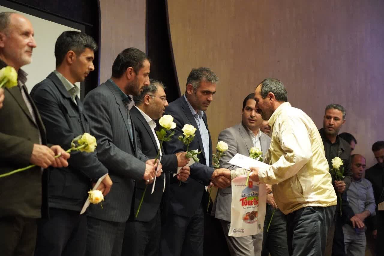 حقوق پاکبانان و کارگران شهرداری قبل از پایان هر ماه واریز میشود