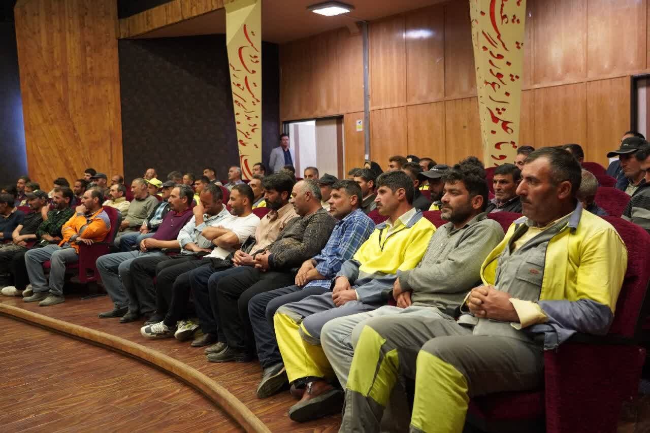 حقوق پاکبانان و کارگران شهرداری قبل از پایان هر ماه واریز میشود