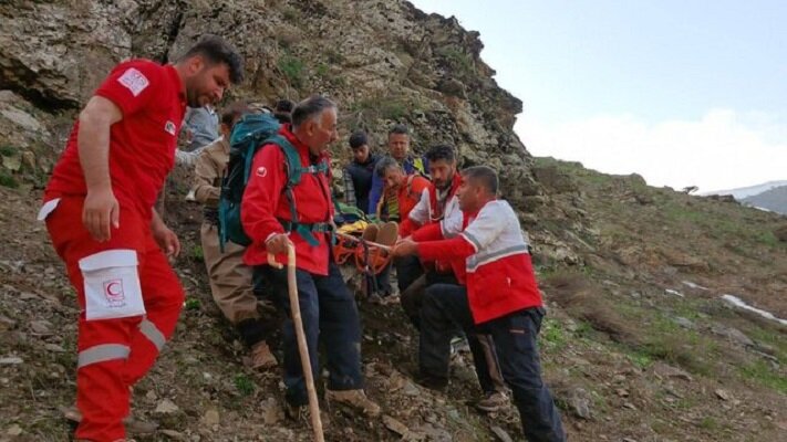 نجات ۲ کوهنورد گرفتار در ارتفاعات کبیر کوه شهرستان ملکشاهی ایمنا 