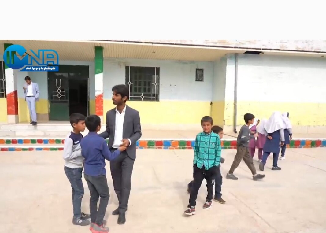 تدریس مشق عشق در یک مدرسه عشایری+فیلم و عکس