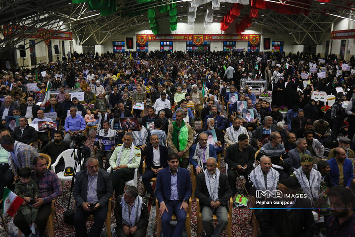 تجمع مردم اصفهان در حمایت از طرح نور نیروی انتظامی