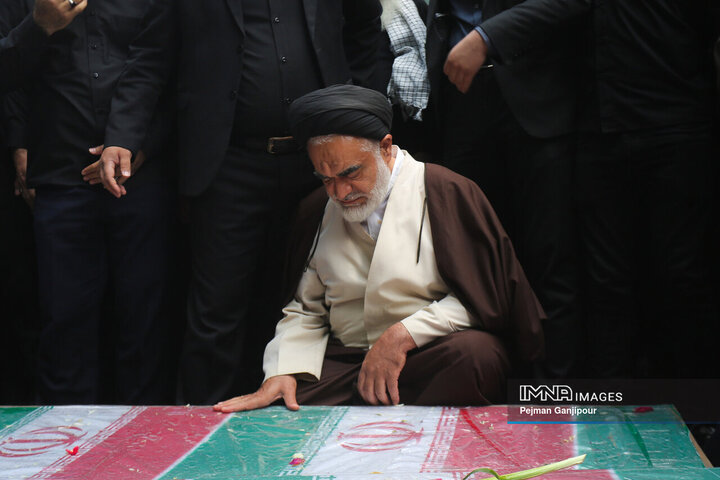 تشییع شهدای تازه تفحص شده در اصفهان