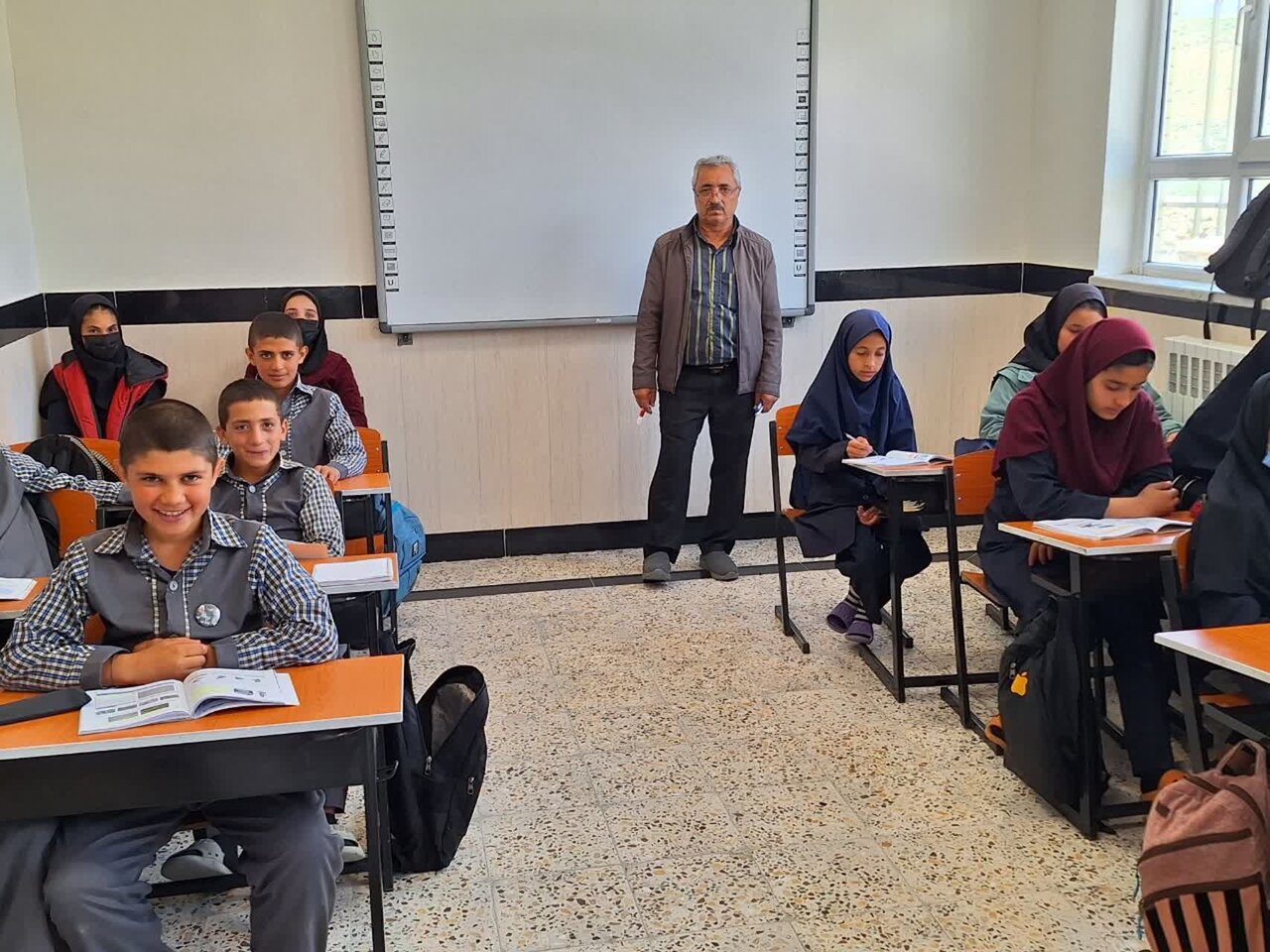 ۳ دهه خدمت در مناطق محروم / بازنشستگی که خوشایند نیست