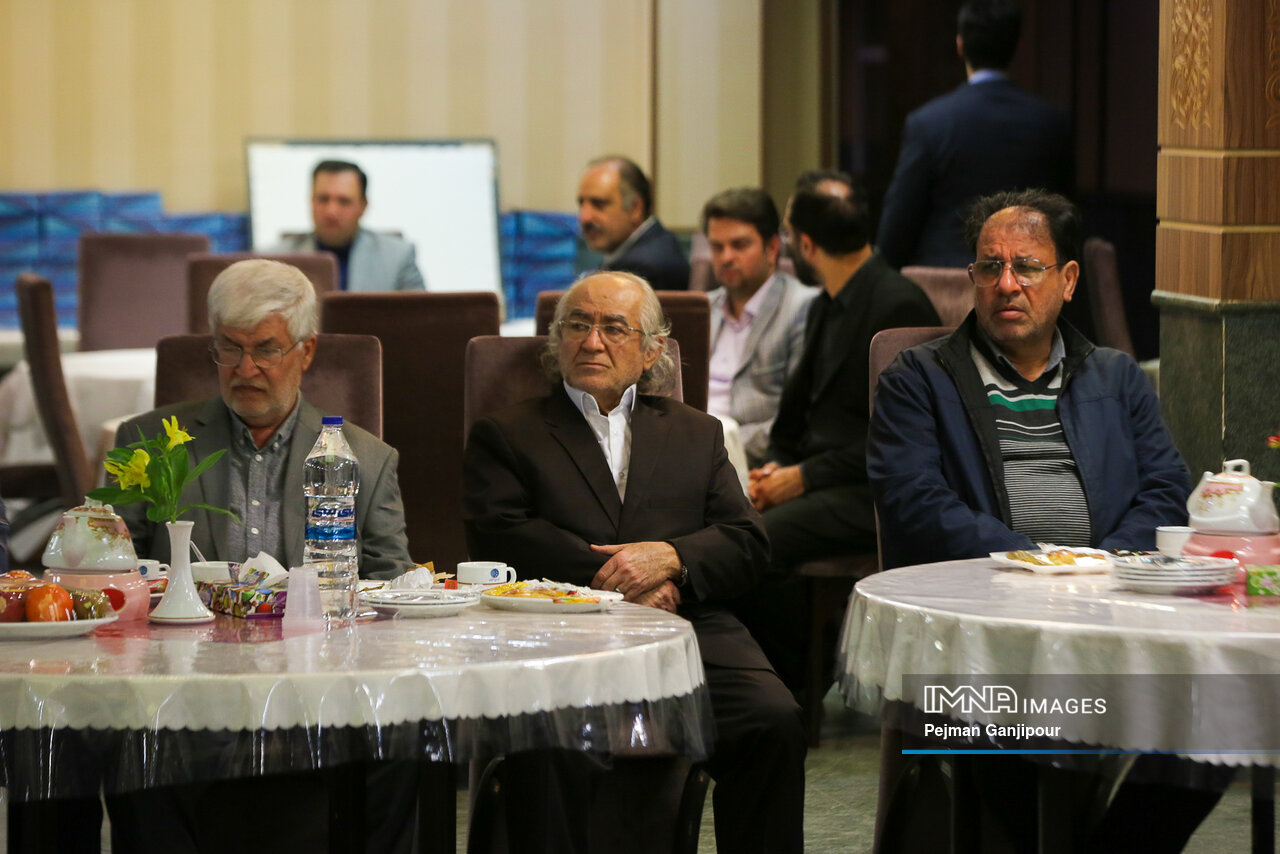 انتقال تجربیات اعضای ادوار شورا برای بالندگی شهر/ لزوم صرفهجویی در هزینهکرد اعتبارات