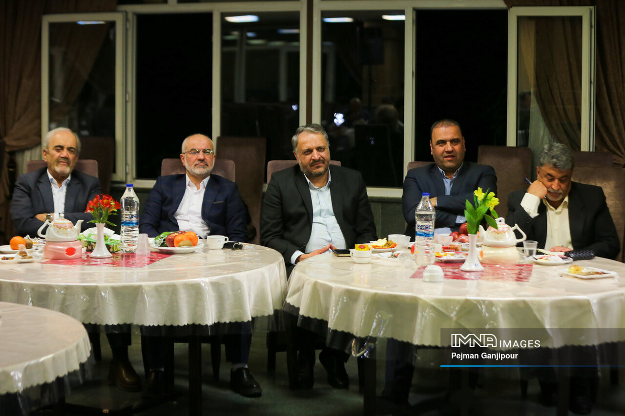 انتقال تجربیات اعضای ادوار شورا برای بالندگی شهر/ لزوم صرفهجویی در هزینهکرد اعتبارات