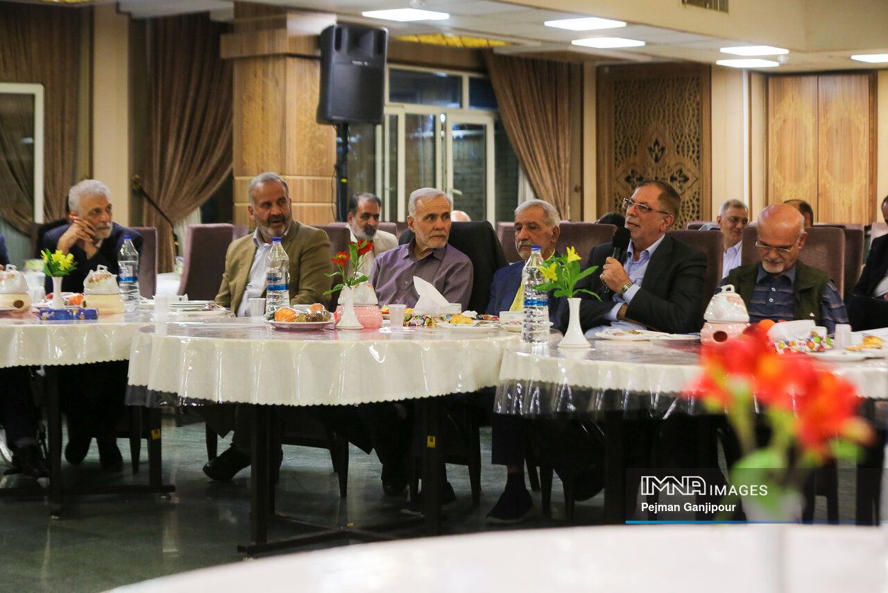 انتقال تجربیات اعضای ادوار شورا برای بالندگی شهر/ لزوم صرفهجویی در هزینهکرد اعتبارات