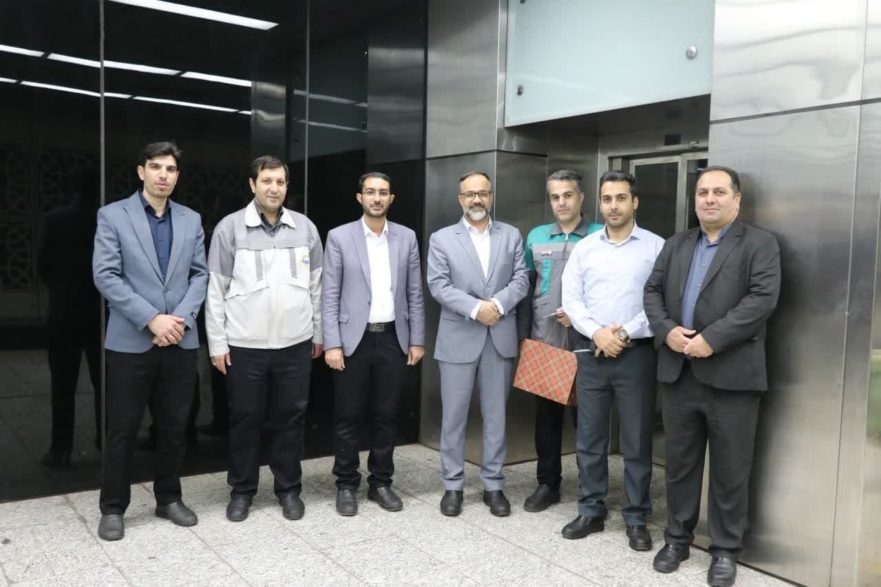 تقدیر از سکوبان پاکدست ایستگاه متروی تختی اصفهان