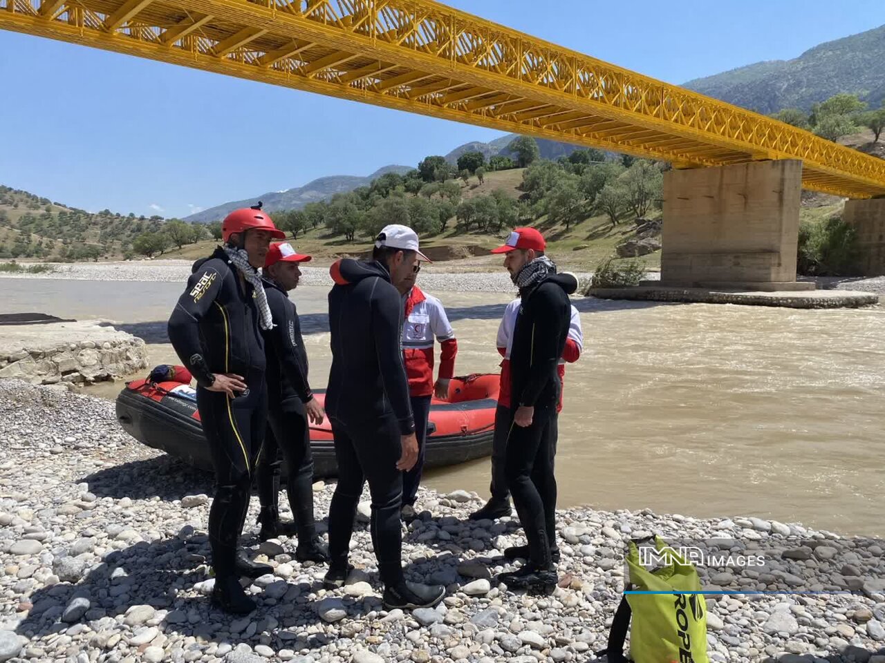 ۱۸ روز تلاش نیروهای امدادی برای یافتن کودک چهارمحالی+ تصاویر