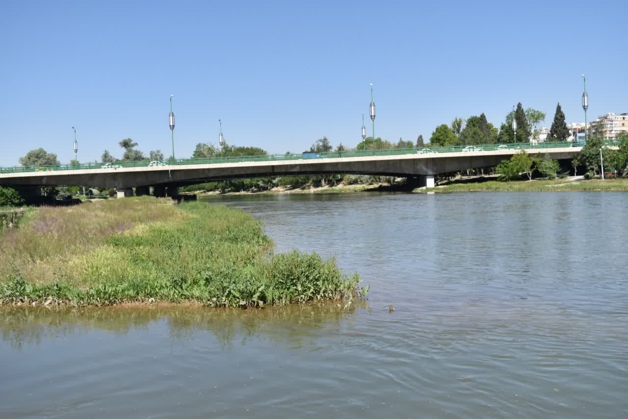 چشم پل وحید به لوسترهای نوری روشن شد