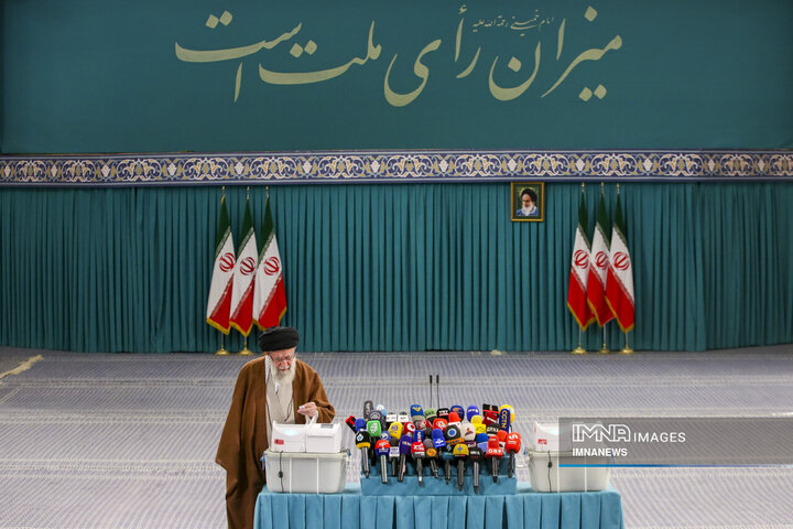 رهبر معظم انقلاب اسلامی پای صندوق رأی انتخابات ۱۴۰۳
