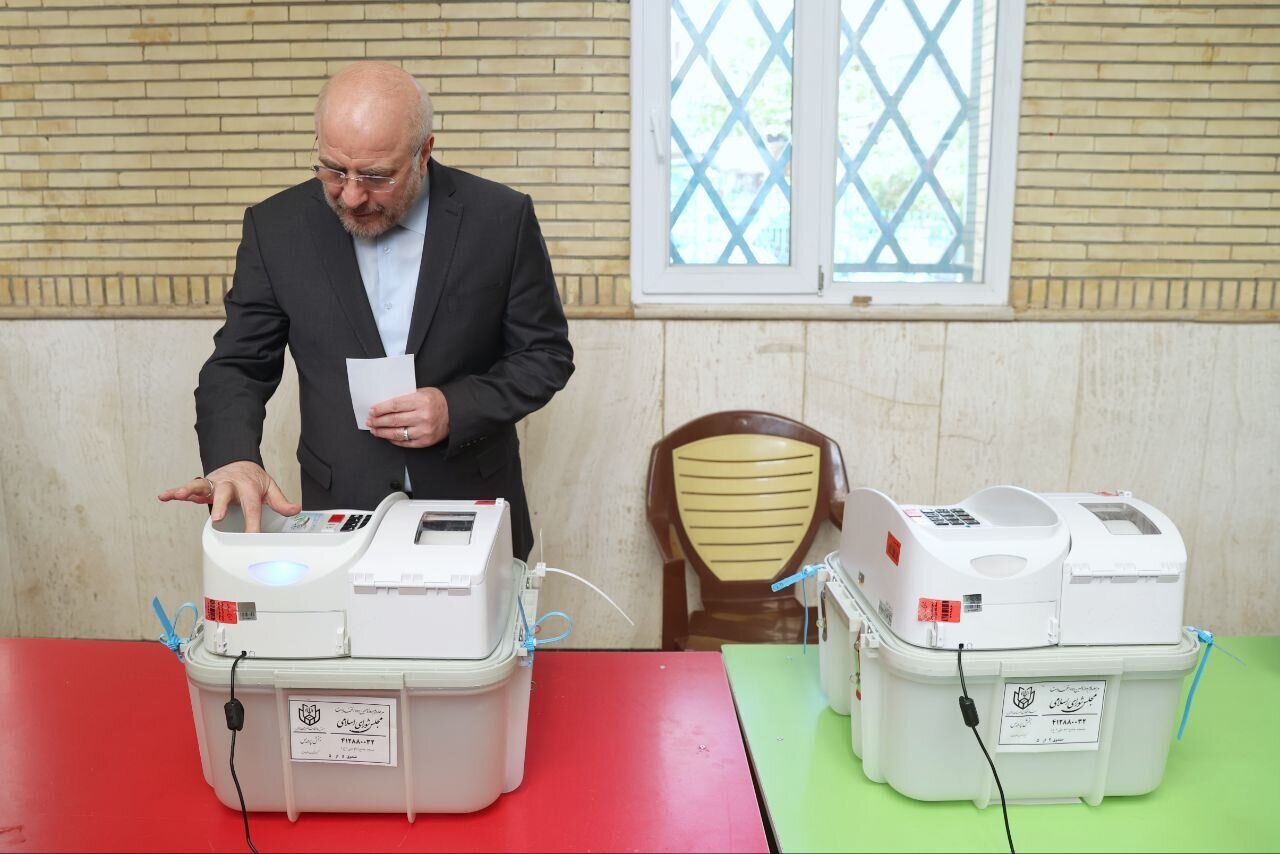رئیس مجلس رای خود را ثبت کرد