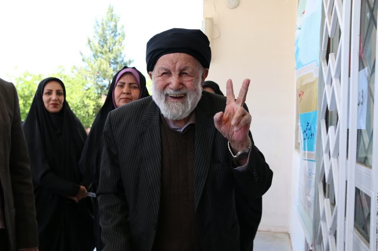 حضور مرد ۱۰۳ ساله خرمآبادی پای صندوق رأی