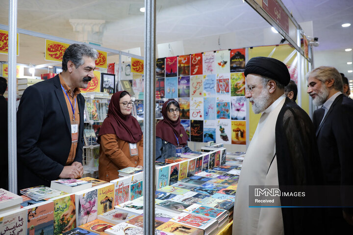 بازدید رئیس جمهور از نمایشگاه بین المللی کتاب
