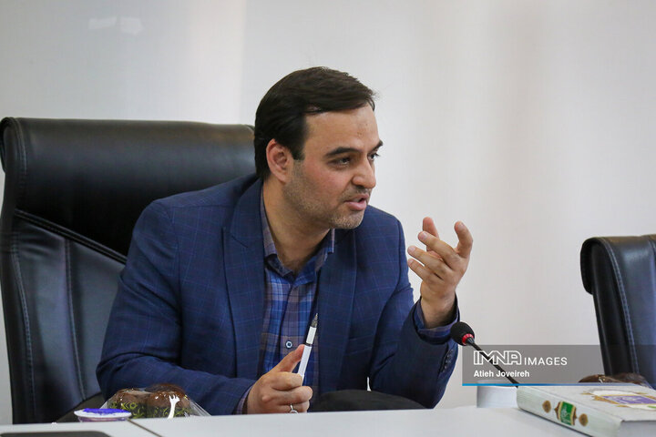 نشست مدیرکل ارتباطات و امور بین‌الملل شهرداری اصفهان و دانش‌آموزان
