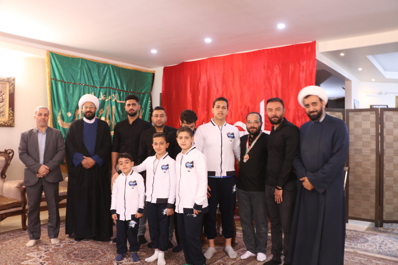 دیدار مدال‌آوران شنای اصفهان با خانواده سردار زاهدی