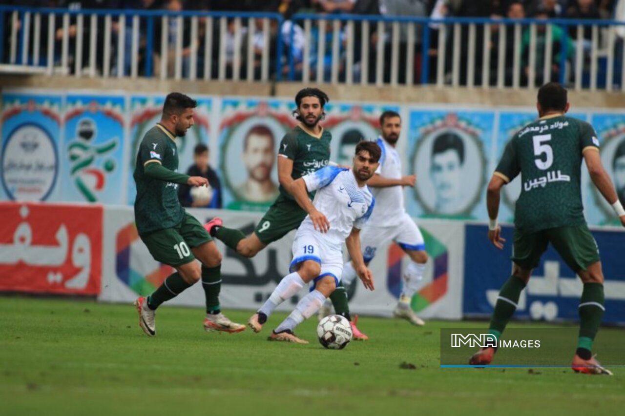 صدر جدول موقتا به رنگ قرمز درآمد / خیز بلند تراکتور برای عبور از سپاهان