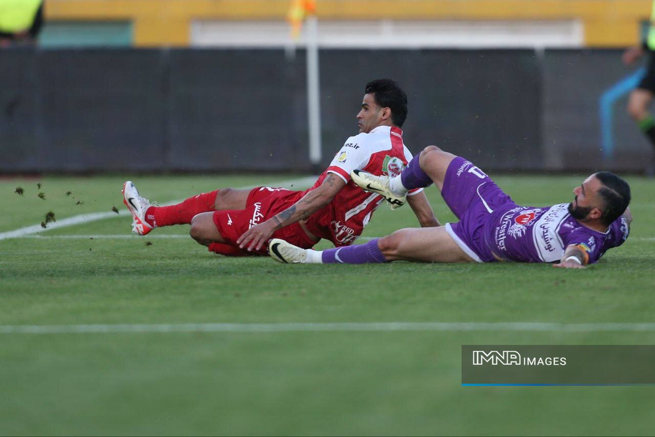 صدر جدول موقتا به رنگ قرمز درآمد / خیز بلند تراکتور برای عبور از سپاهان