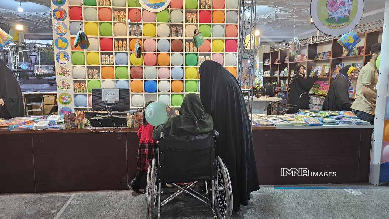 تور نمایشگاهگردی با همراهی حافظ و سعدی!