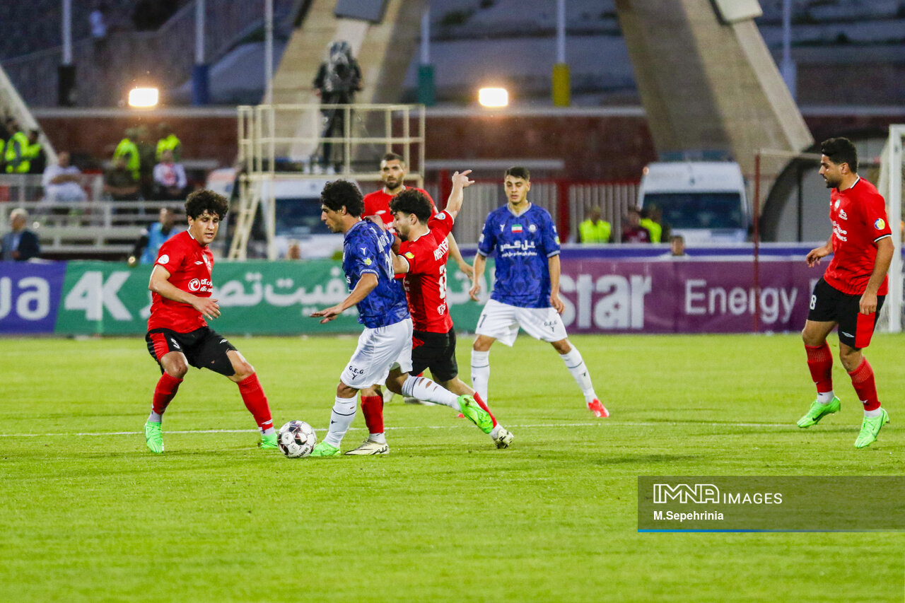 صدر جدول موقتا به رنگ قرمز درآمد / خیز بلند تراکتور برای عبور از سپاهان