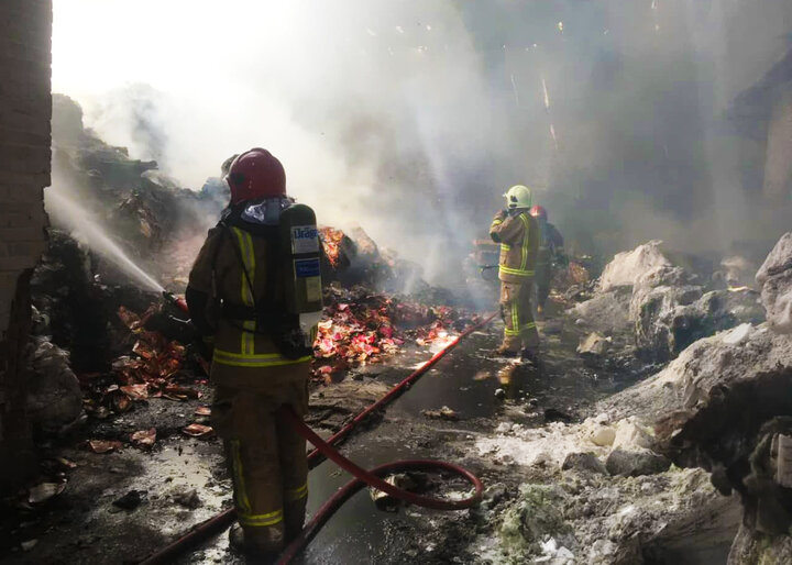 آتش‌سوزی گسترده در شهرک صنعتی کاسپین قزوین + تصاویر و فیلم