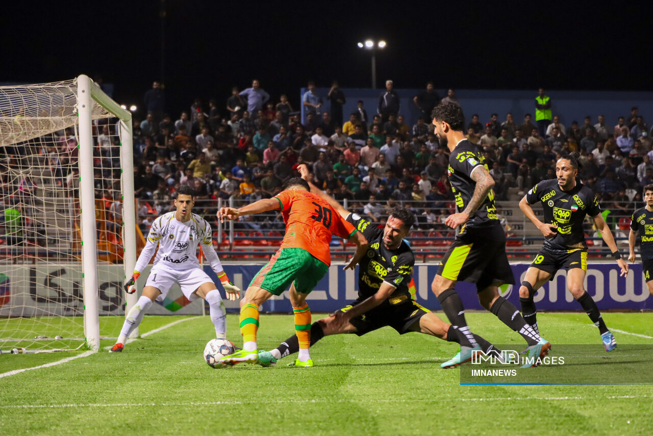 صدر جدول موقتا به رنگ قرمز درآمد / خیز بلند تراکتور برای عبور از سپاهان