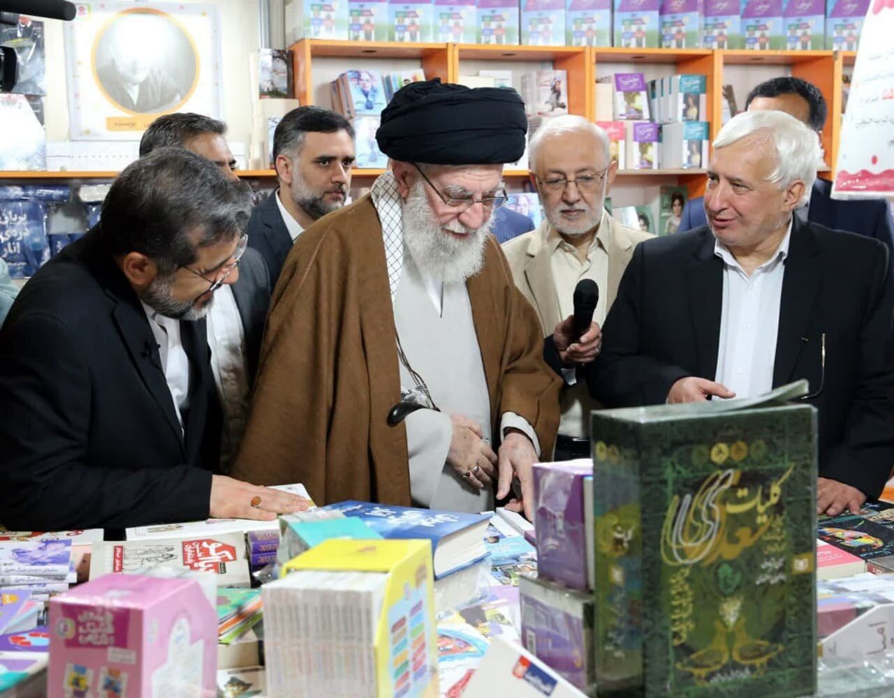 رهبر انقلاب از نمایشگاه بین‌المللی کتاب تهران بازدید کردند